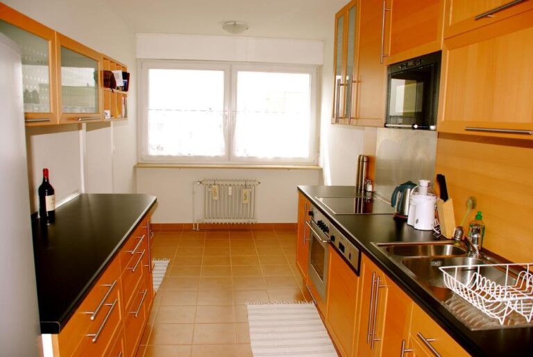 Küche mit Eßplatz